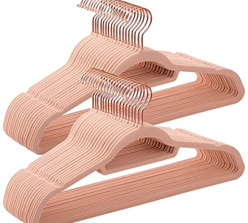 SONGMICS Cintre en Velours, Lot de 50, Antiglisse, Barre à Cravate, Crochet Pivotant 360°, Épaisseur 0,6 cm, Longueur 43,5 cm, pour Manteau, Robe, Pantalon, Rose Clair et Rose Gold CRF21PK50